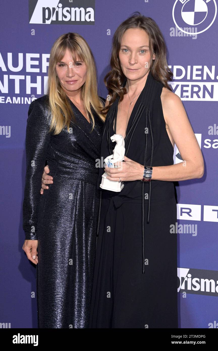 Nadeshda Brennicke und Jeanette Hain bei der Verleihung vom Blauer ...