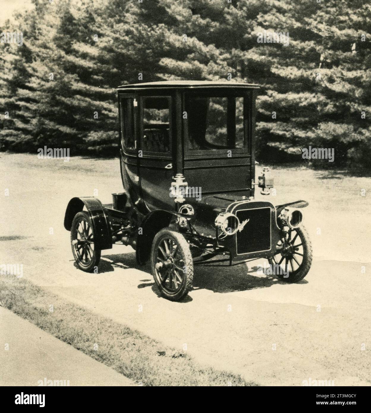 Ford car bogged down in a road near De Queen, Arkansas, USA 1918 Stock