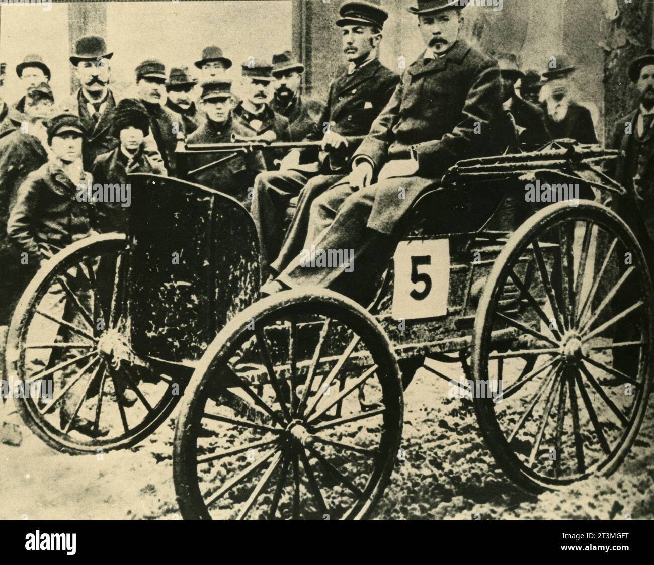 American engineers Charles and J. Frank Duryea onboard the motorized wagon winning the Chicago Times-Herald race, USA 1895 Stock Photo