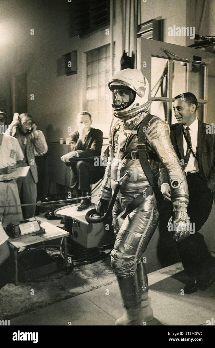 American austronaut Alan Shepard entering in the Mercury space-capsule during a simulation, USA 1961 Stock Photo
