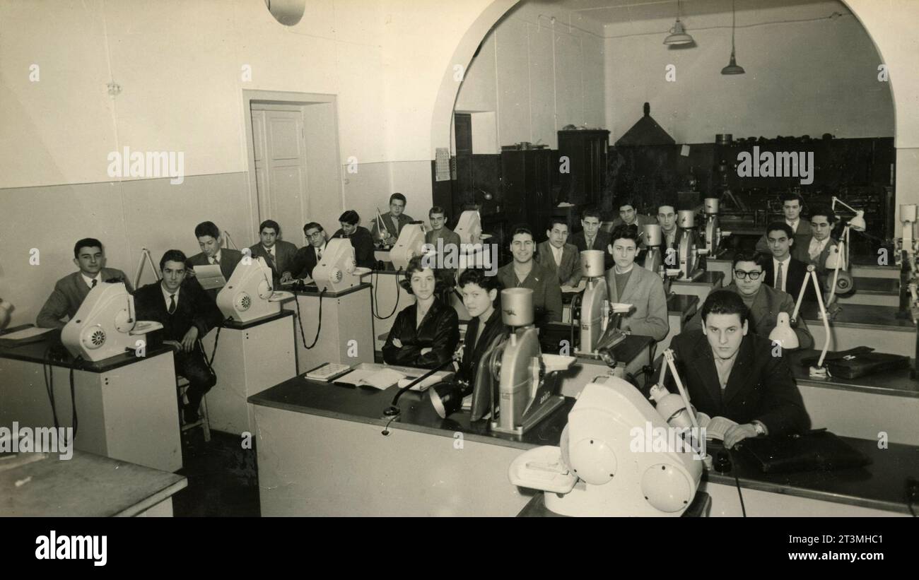 The class of the Istituto Professionale Edmondo De Amicis, Rome, Italy 1957 Stock Photo