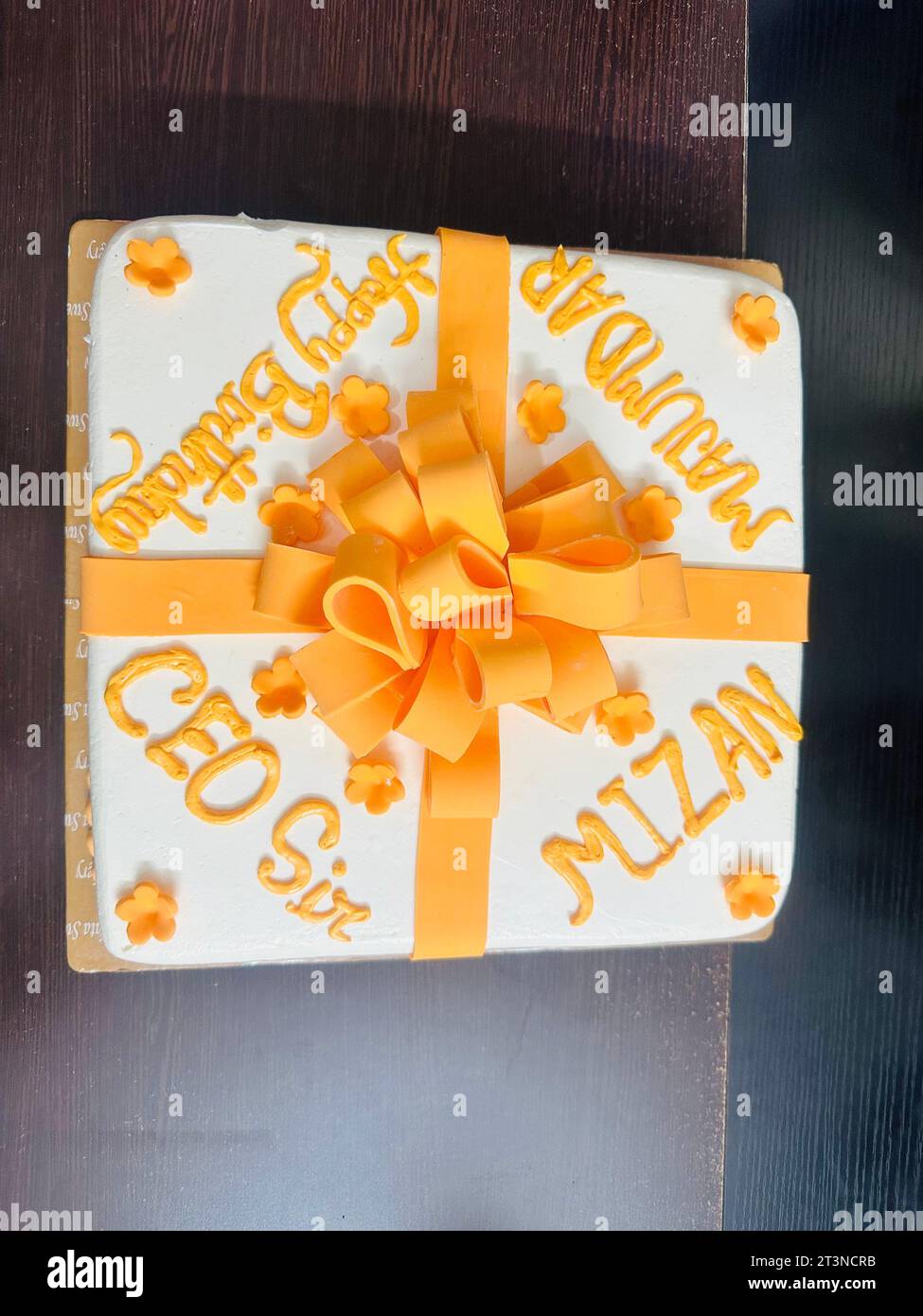 Orange Design Cake Stock Photo - Alamy