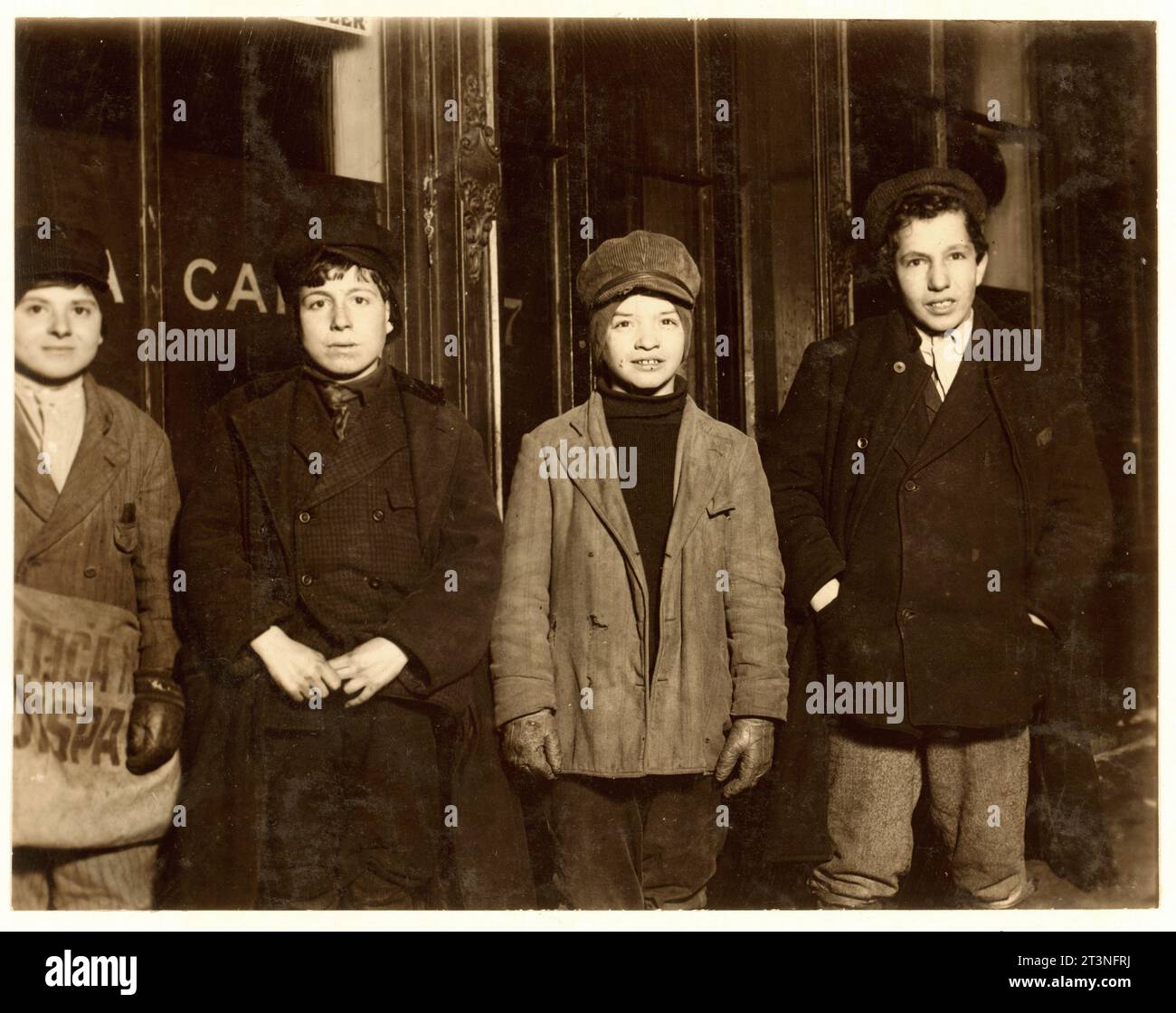 Lewis Hine: Pasquale Lolara, Ercola Guallilo, Jerry Paciello, Frank Graciana, newsboys, Utica, New York, 1910 Stock Photo