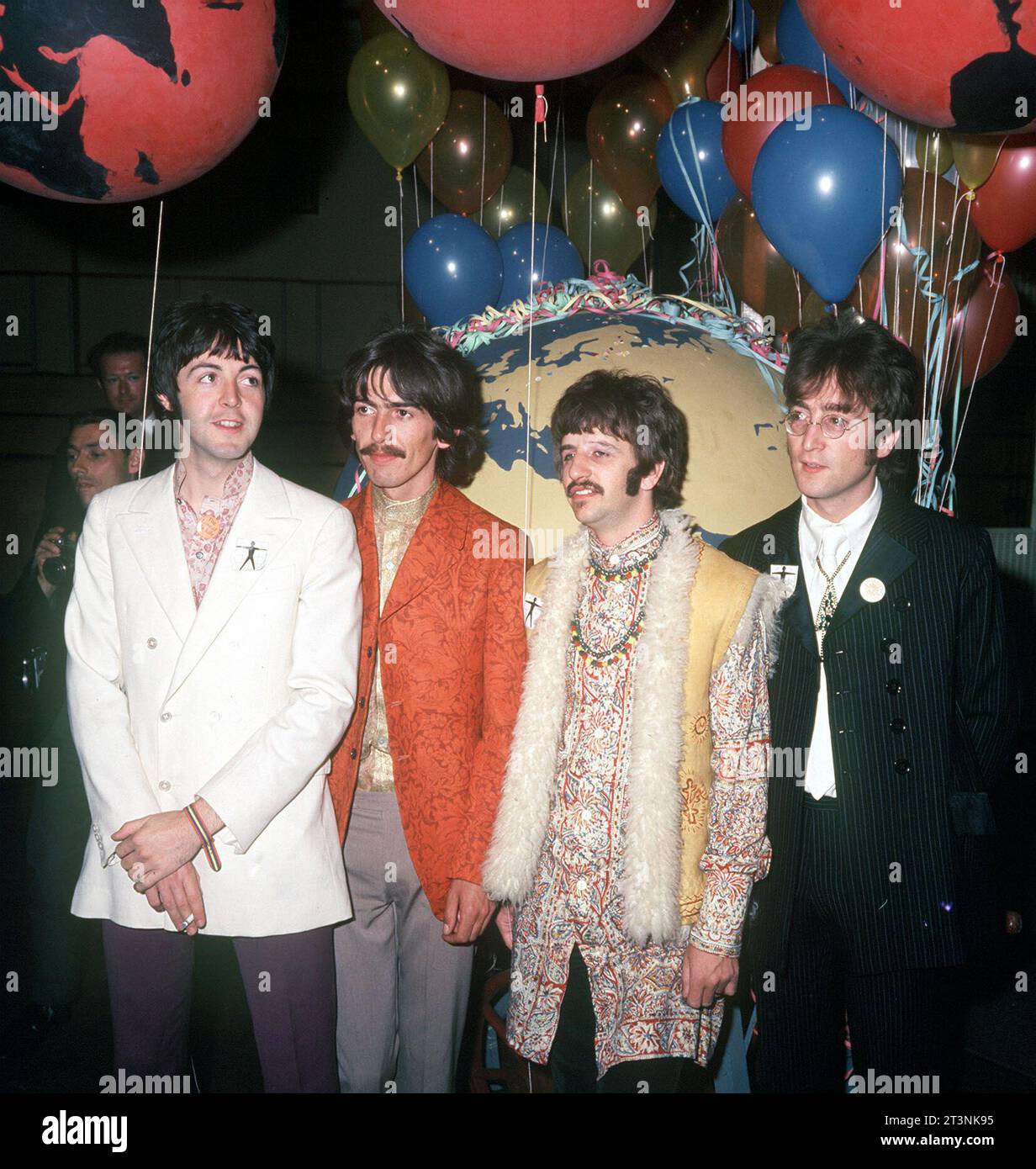 The beatles left to right paul mccartney hi-res stock photography and  images - Alamy