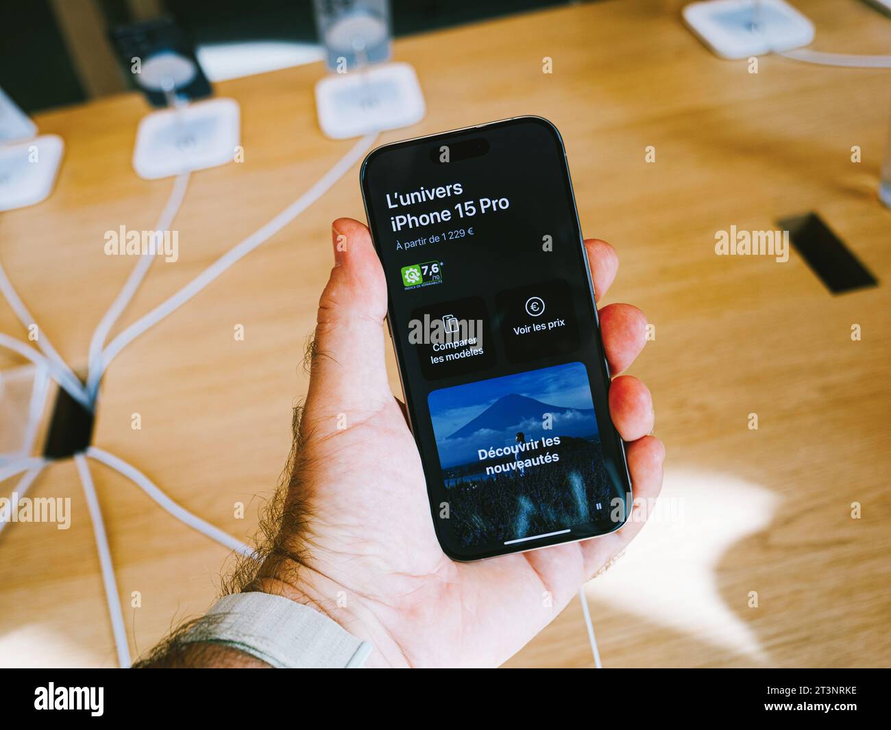 Iphone 15 charging hi-res stock photography and images - Alamy