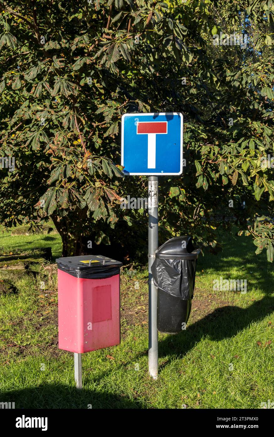 No Through Road Sign, Cherry Willingham, Lincoln, Lincolnshire, England, UK Stock Photo
