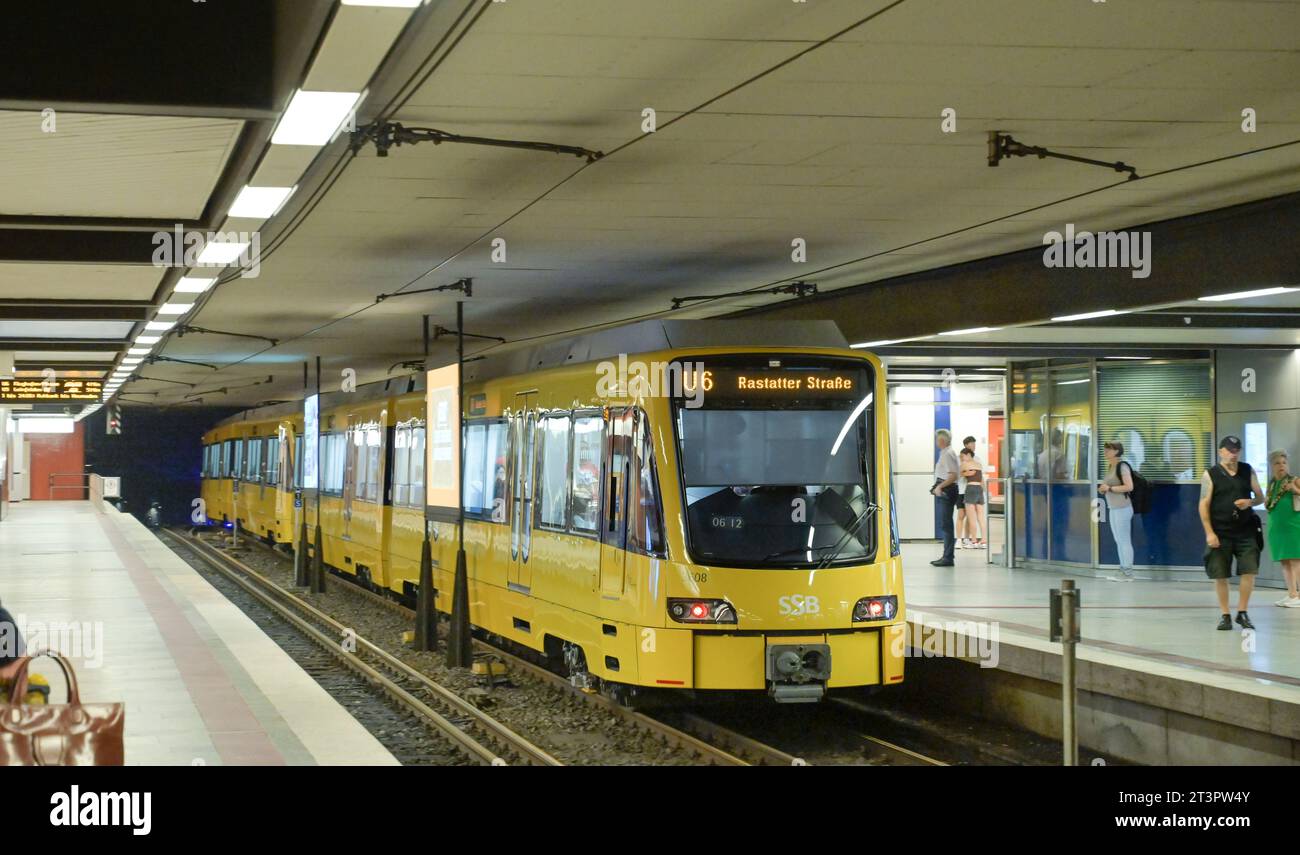 U-Bahn, Station Hauptbahnhof, Arnulf-Klett-Platz, Stuttgart, Baden-Württemberg, Deutschland Stock Photo