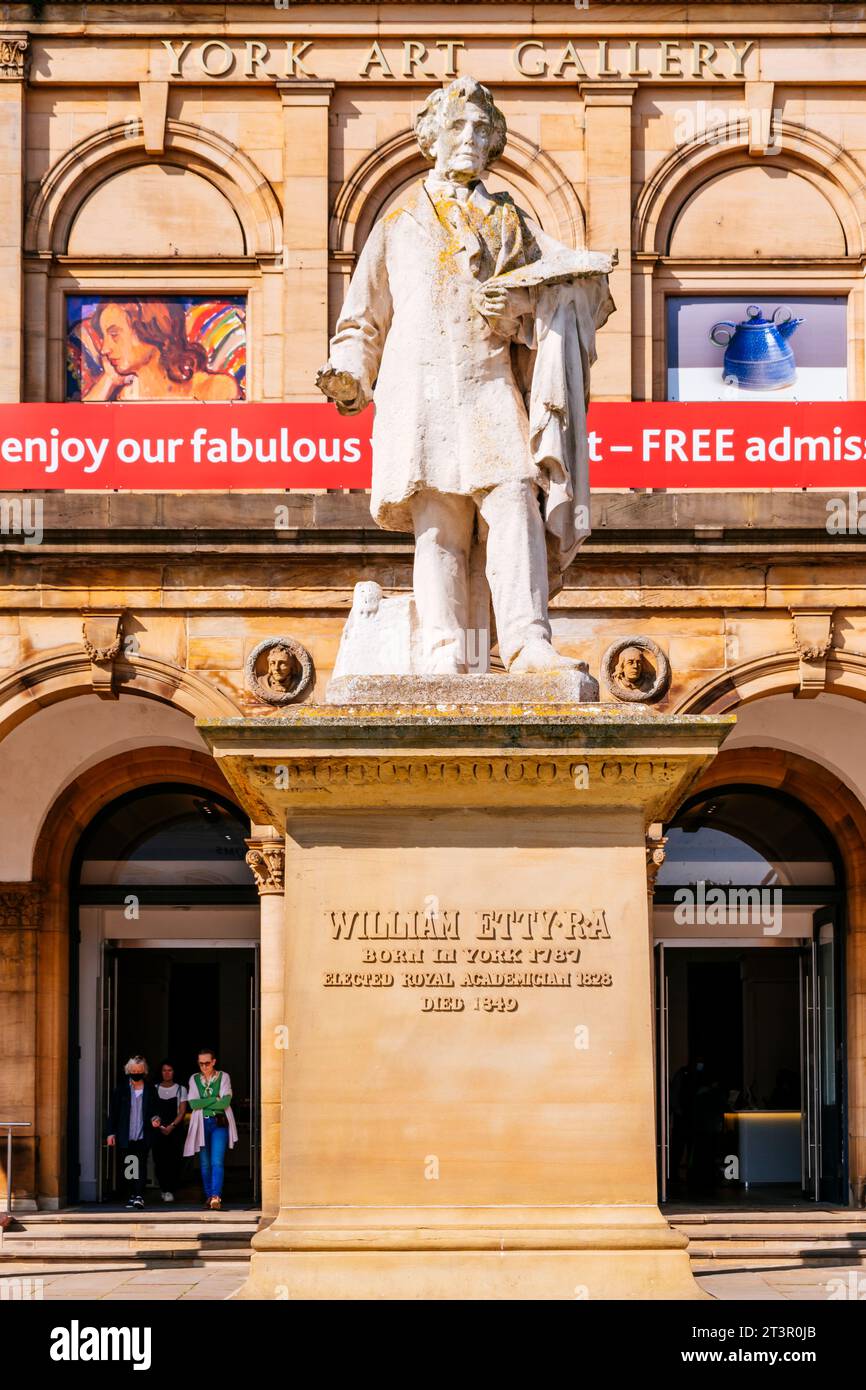 The William Etty statue by G. W. Milburn was unveiled on February 1, 1911, in front of the York Art Gallery in Exhibition Square. York, North Yorkshir Stock Photo