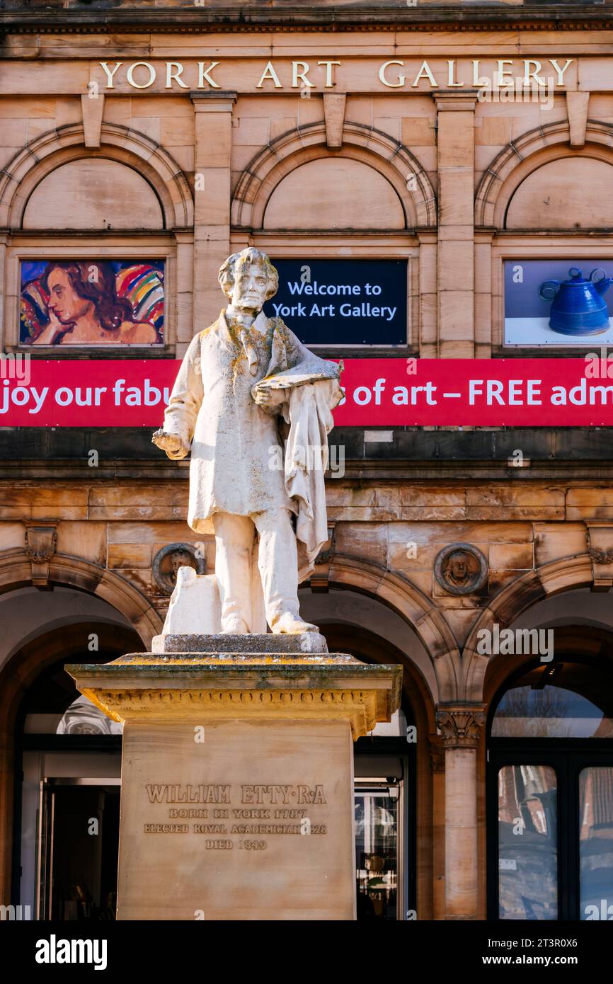 The William Etty statue by G. W. Milburn was unveiled on February 1, 1911, in front of the York Art Gallery in Exhibition Square. York, North Yorkshir Stock Photo