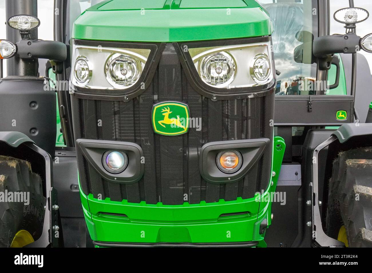 Front grill of a John Deere 153 tractor, on display at an agricultural