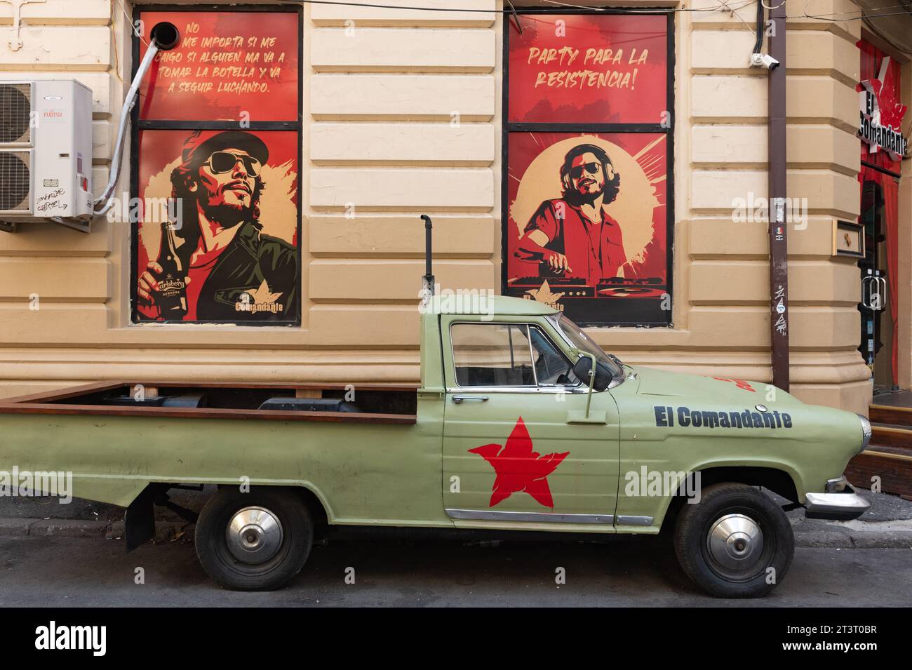Che guevara insignia hi-res stock photography and images - Alamy