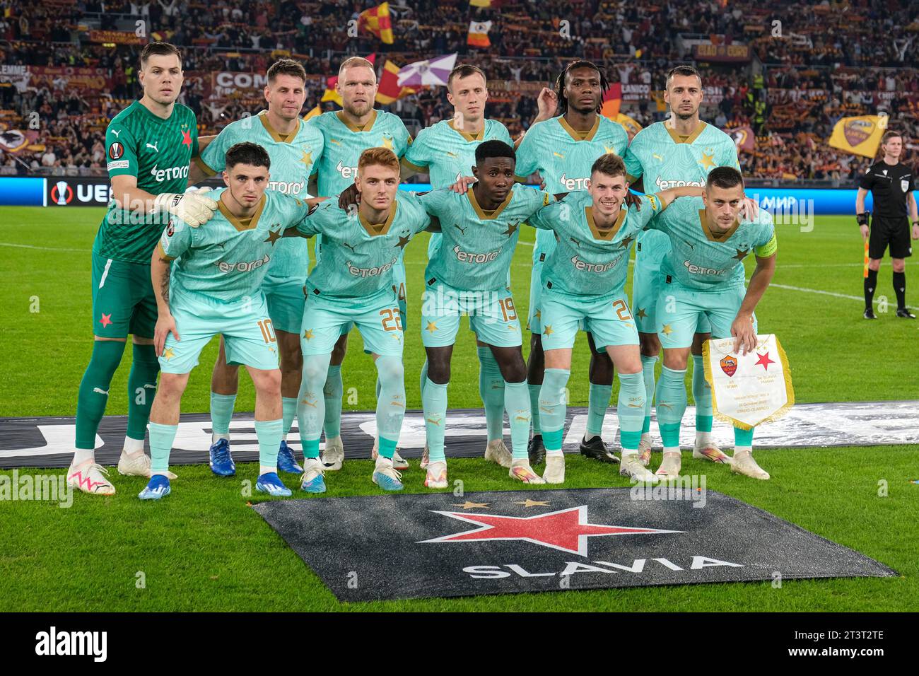 Prague, Czech Republic. 02nd Nov, 2017. Soccer Team of SK Slavia Praha pose  for photographer prior to the UEFA European Soccer League group A 4th round  match between Villarreal and Slavia Prague