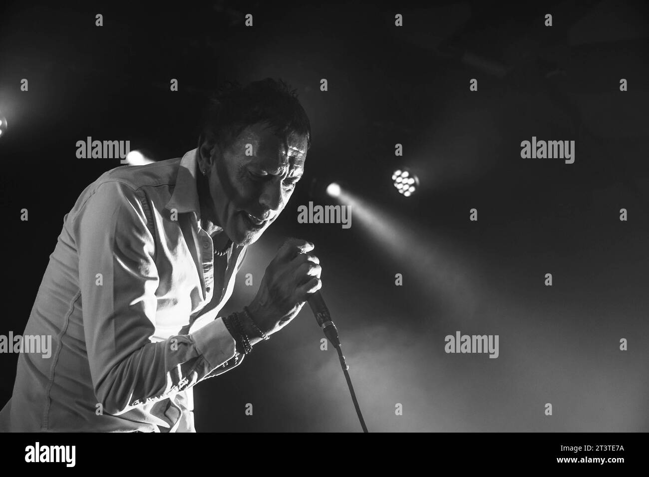 Photographs of Rick Witter of Shed Seven performing at Barrowland ...