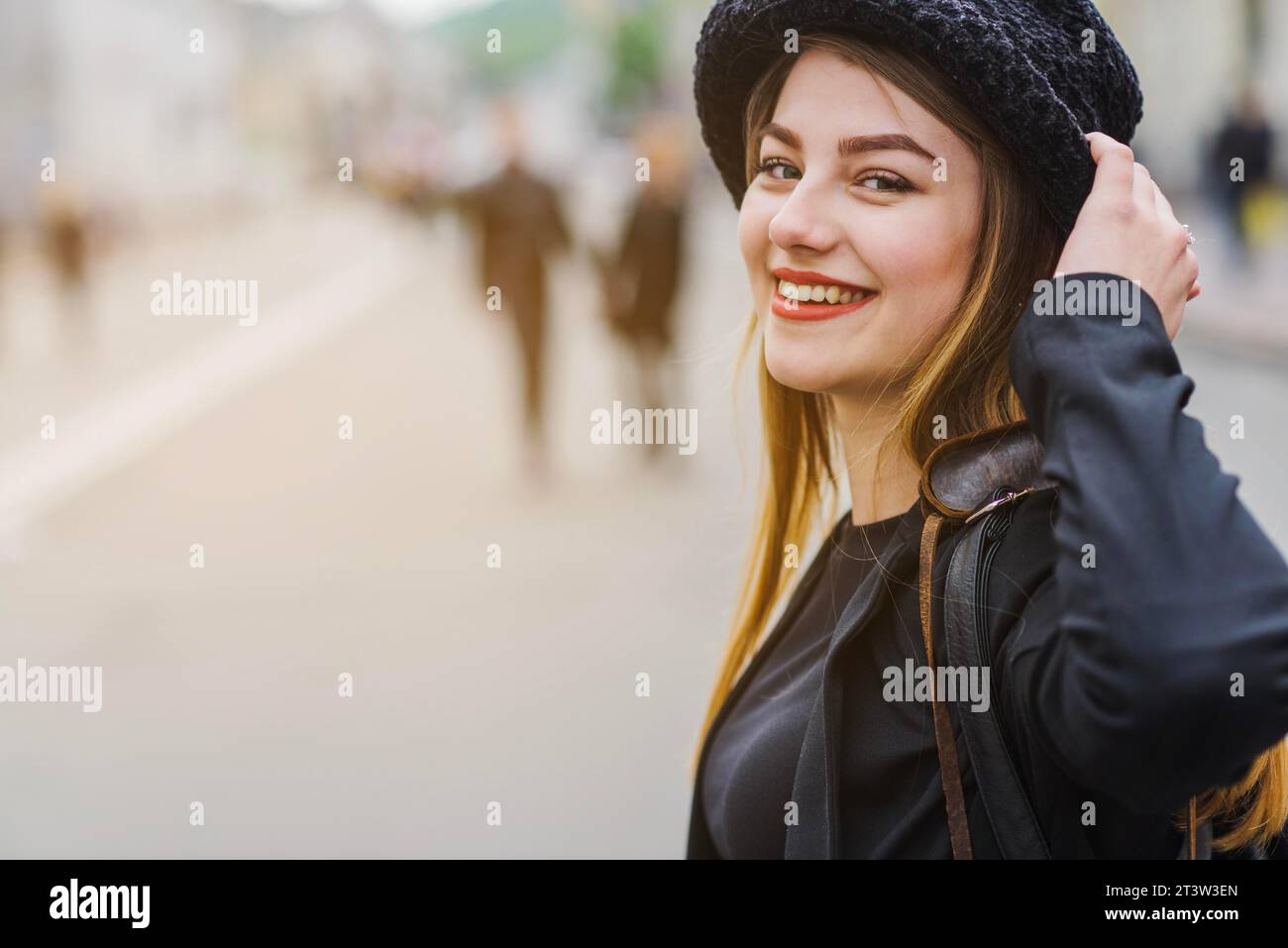 Smiling girl street Stock Photo - Alamy