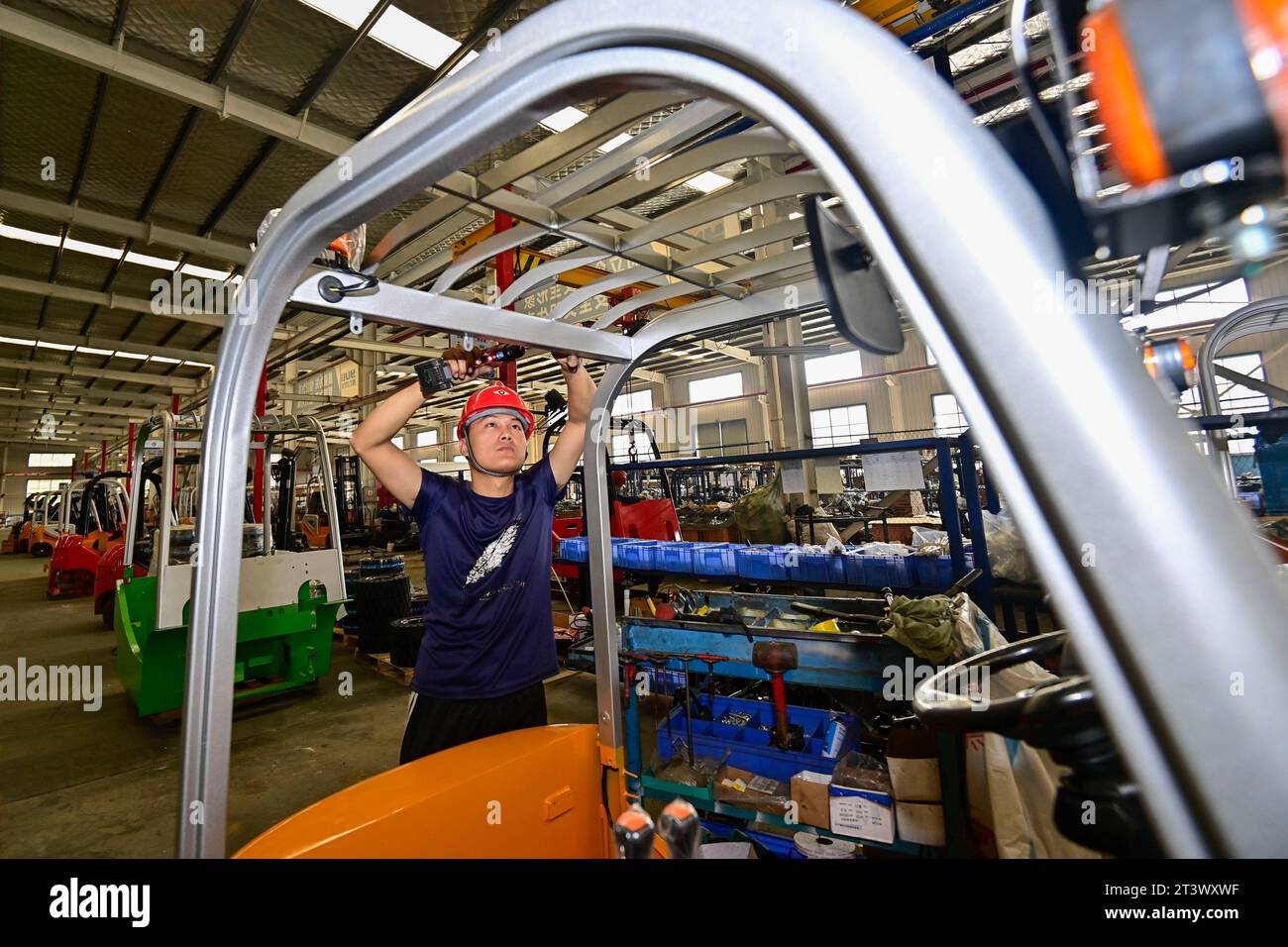QINGZHOU, CHINA - OCTOBER 27, 2023 - Workers assemble electric ...