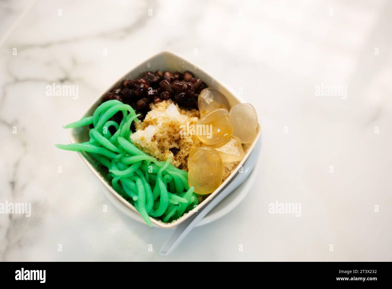 Air batu campur, Ice kachang, a colorful Malaysian dessert made of shaved ice, beans and colorful jelly, with extra cendol. It's popular in Singapore Stock Photo