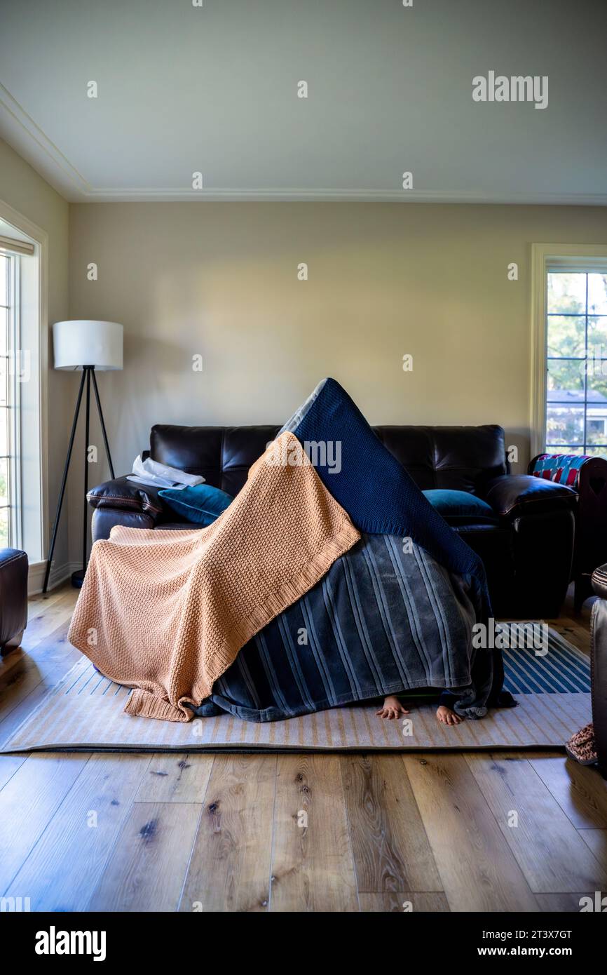 Blanket fort hi-res stock photography and images - Alamy