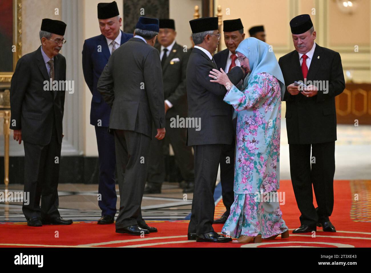 Malaysia's Queen Tunku Azizah Aminah Maimunah Iskandariah, second right ...