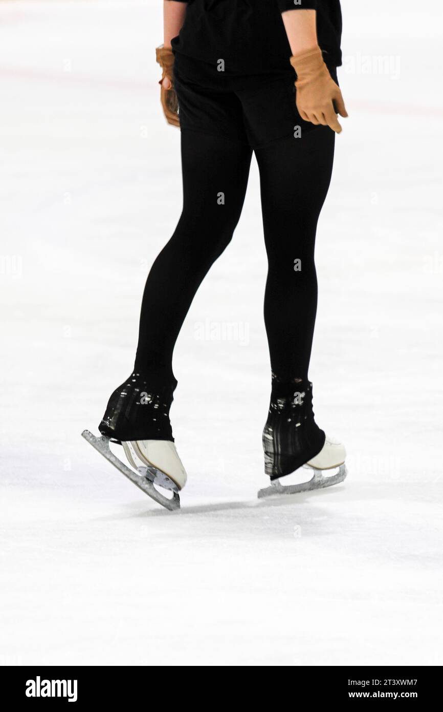 Ice skaters dance move hi-res stock photography and images - Alamy