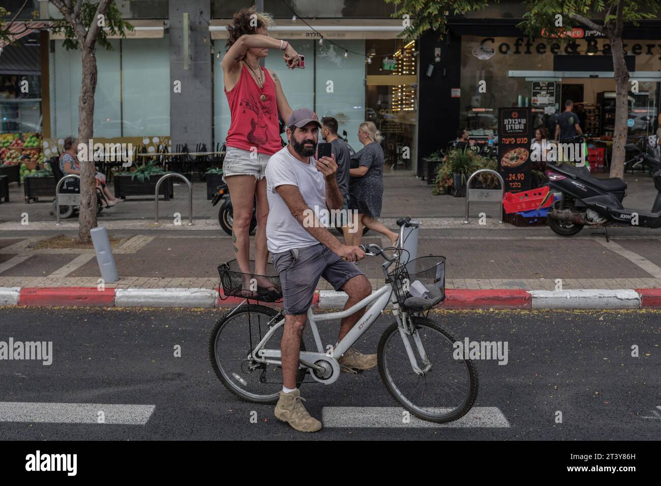 Tel Aviv, Israel. 27th Oct, 2023. Civilians wait outside after an apartment building was hit by a rocket fired from Gaza. Credit: Ilia Yefimovich/dpa/Alamy Live News Stock Photo