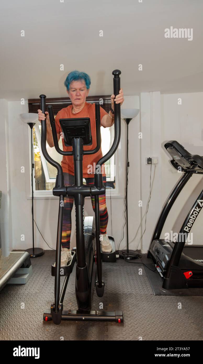 Fit senior woman over 60 works out at the gym Stock Photo - Alamy