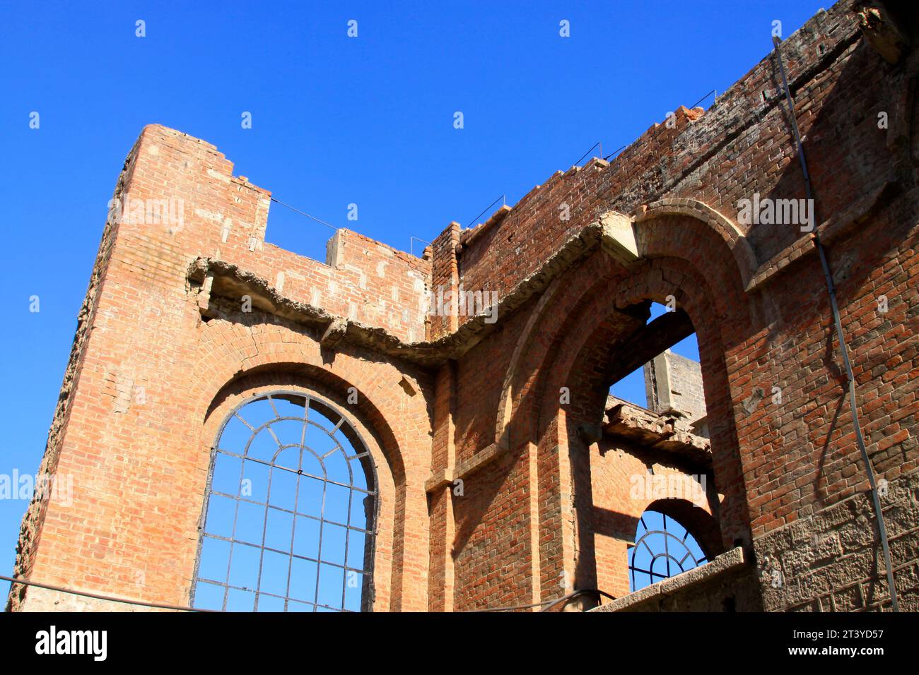 abandoned building under the blue sky in a factory Stock Photo - Alamy