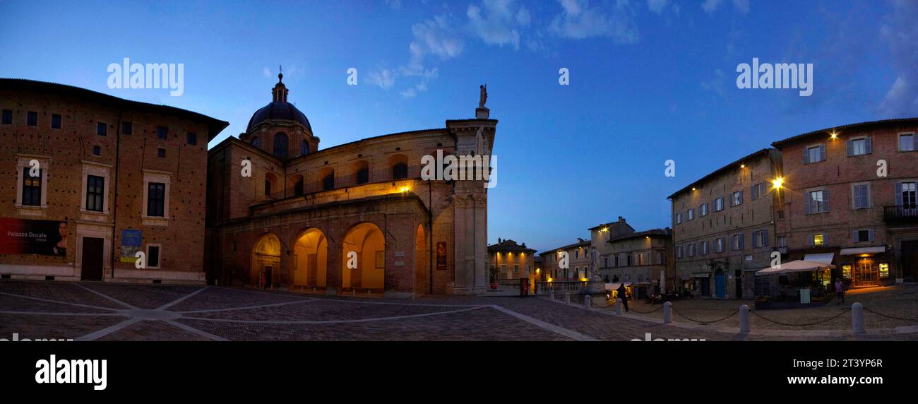 foto panoramica del centro storico di Urbino Stock Photo