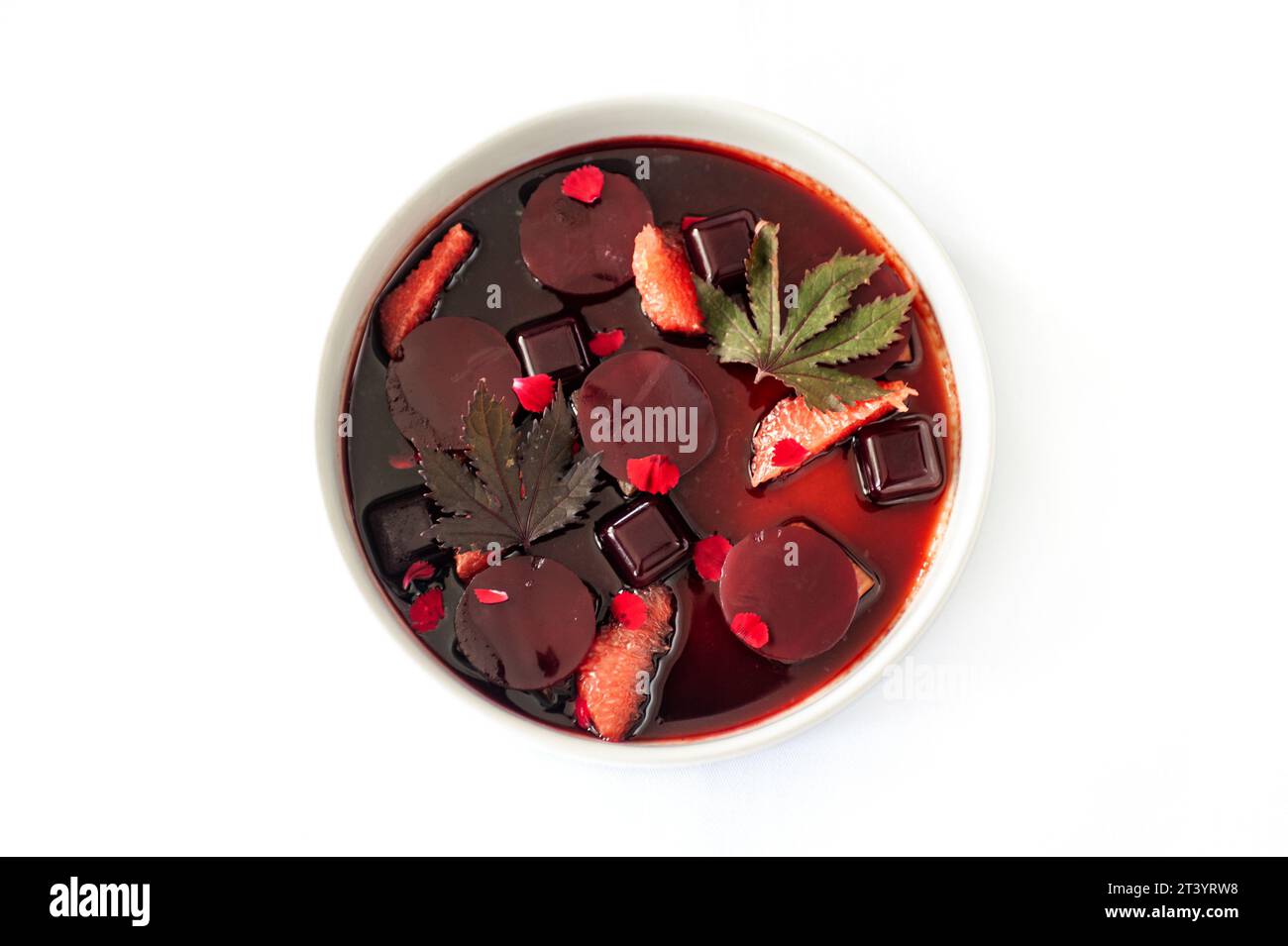 Tuna ceviche in jelly with orange and mangopassion fruit sauce