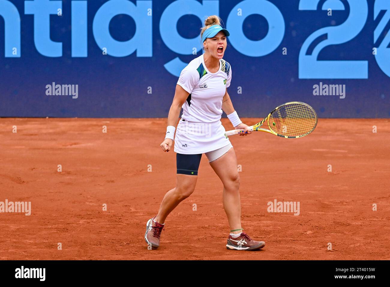 Santiago, Chile. 27th Oct, 2023. Tennis at the 2023 Pan American Games taking place this Friday morning (27), on the central court in Santiago de Chile. Laura Picossi (BRA) x Jamie Loeb (USA) Credit: Celso Pupo/FotoArena/Alamy Live News Stock Photo