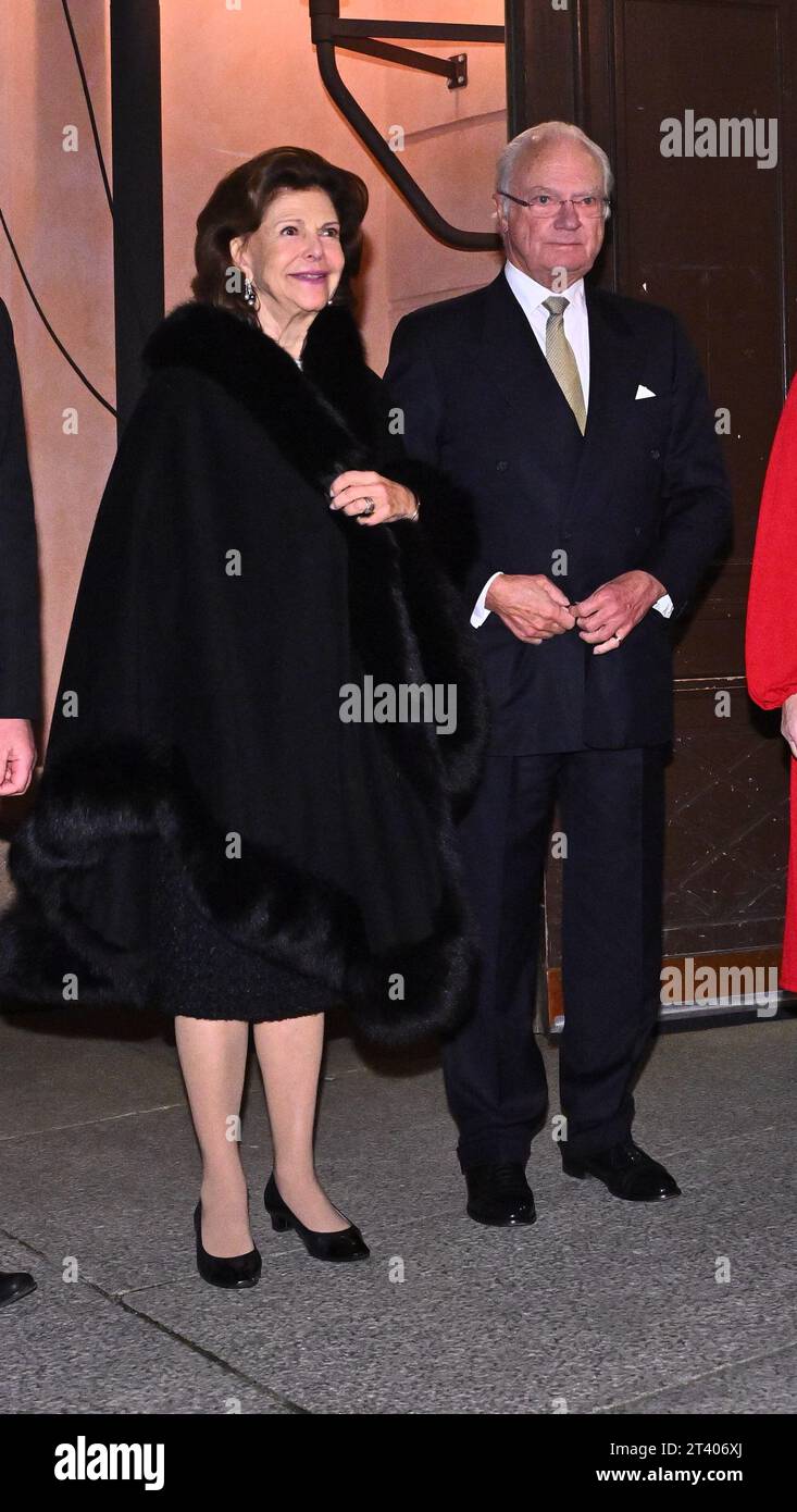 UPPSALA, SWEDEN 20231027 Queen Silvia and King Carl Gustaf arrive at Uppsala Castle before the Academy of Music's event 'The royal music under 500 yea Stock Photo