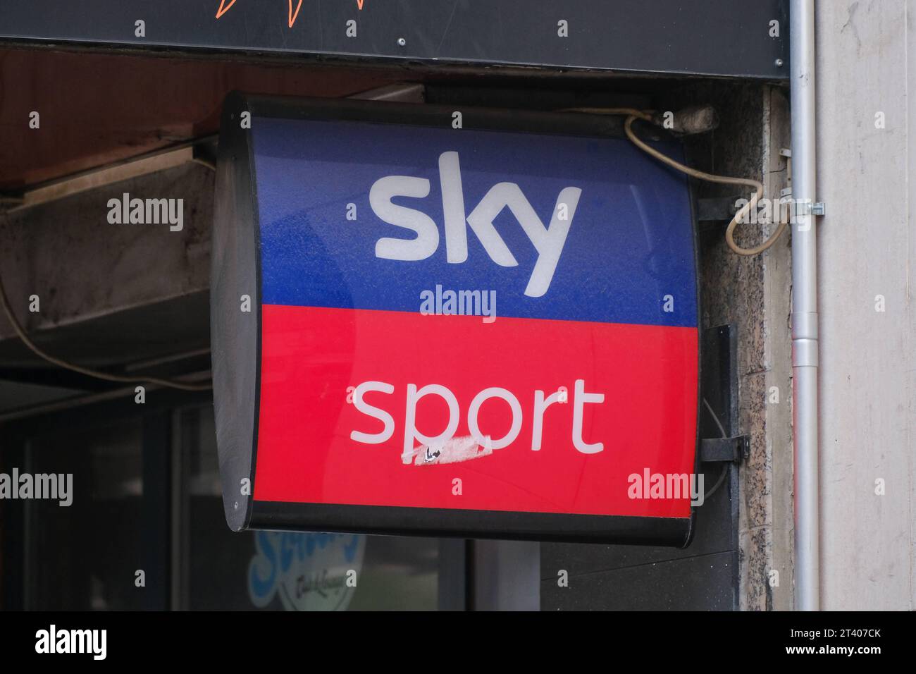 Sportsender hi res stock photography and images Alamy