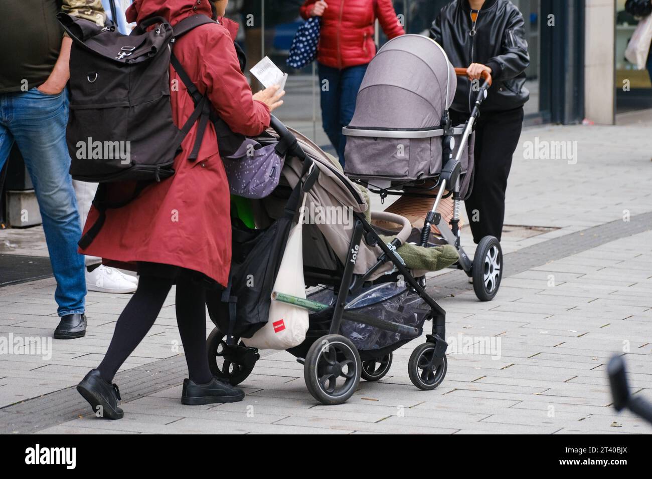 Kinderwagen baby hi-res stock photography and images - Page 3 - Alamy