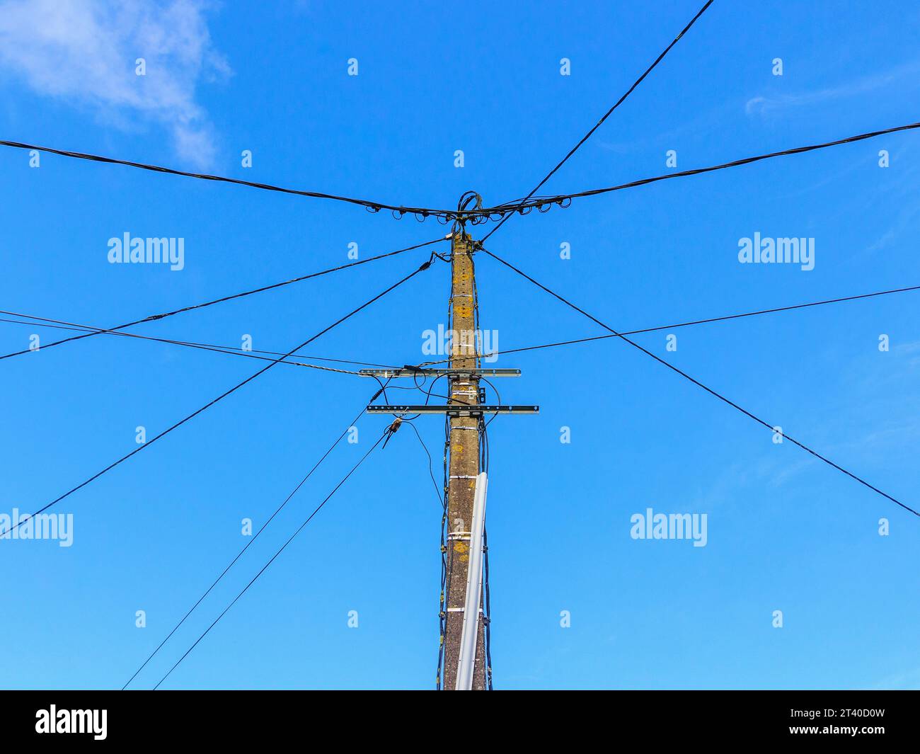 Wires and cables hi-res stock photography and images - Alamy