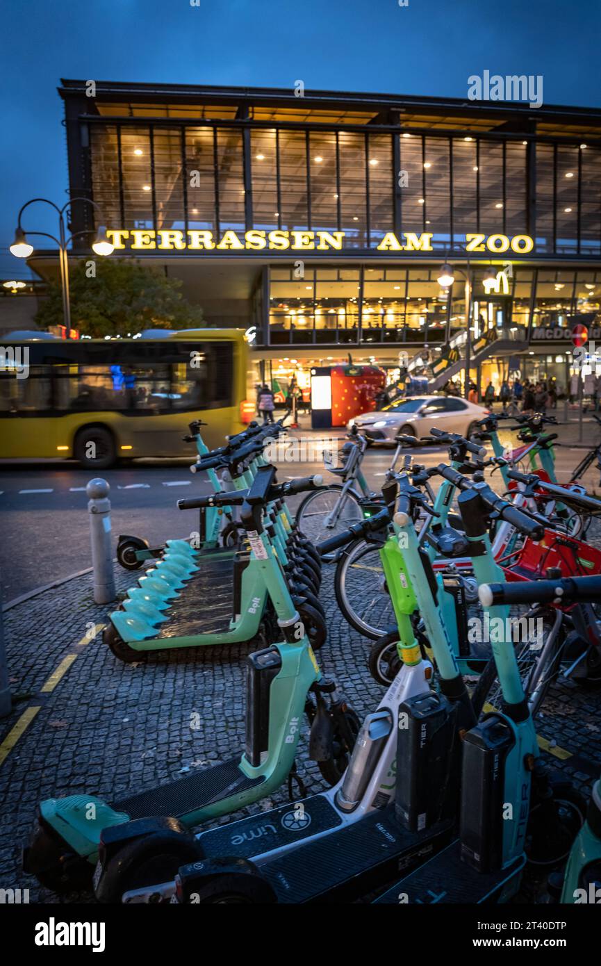 Berlin Charlottenburg Bahnhof Zoo Zoologischer Garten am