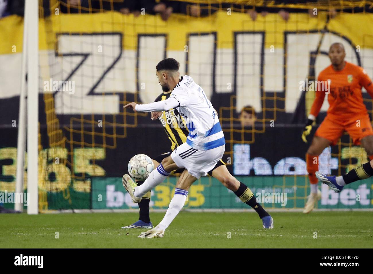 ARNHEM (lr) Younes Namli of PEC Zwolle scores the 01, Ramon