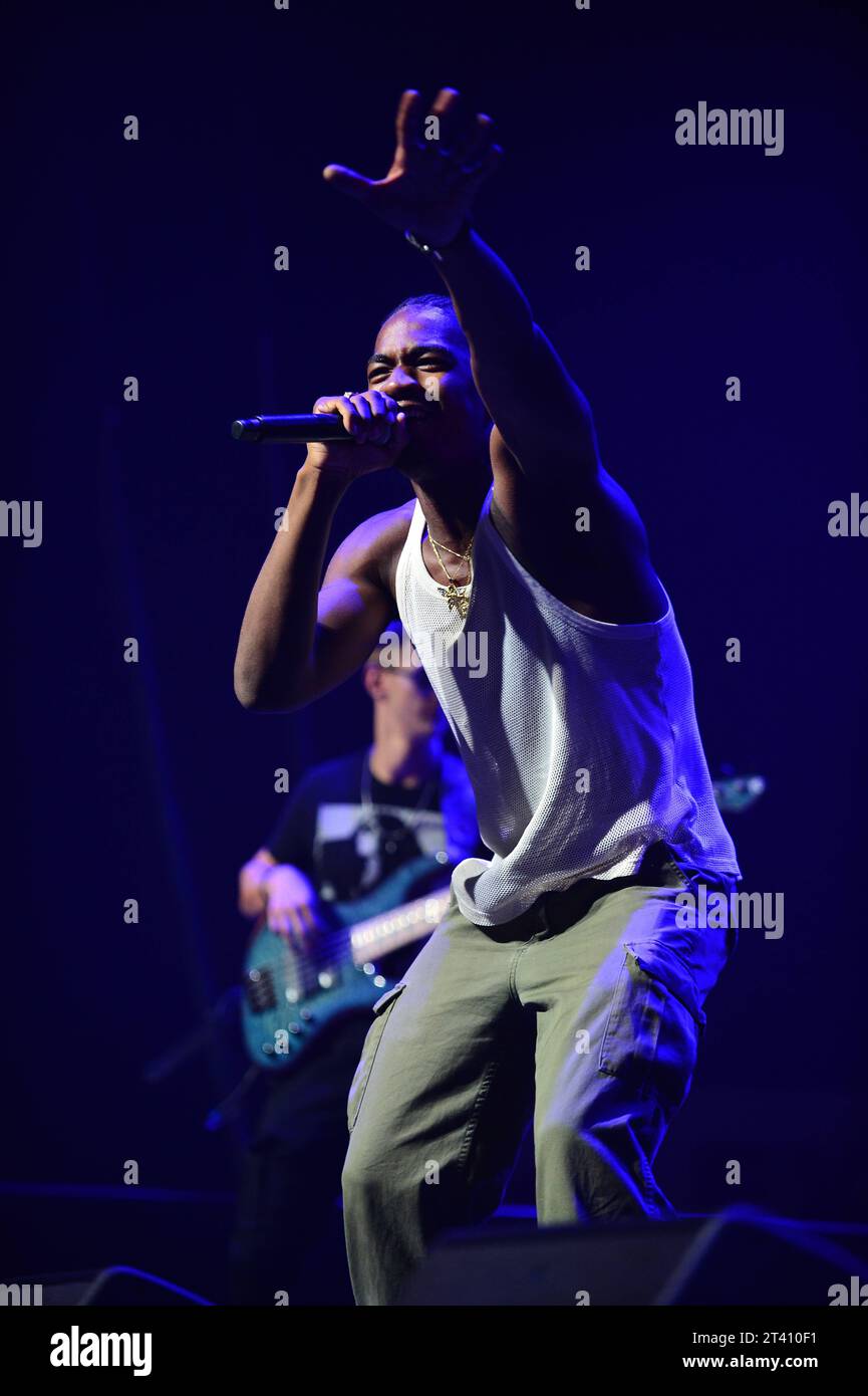 Travian Toronto Rapper CORAL GABLES, FLORIDA - OCTOBER 26: Travian McNair performs live on ...