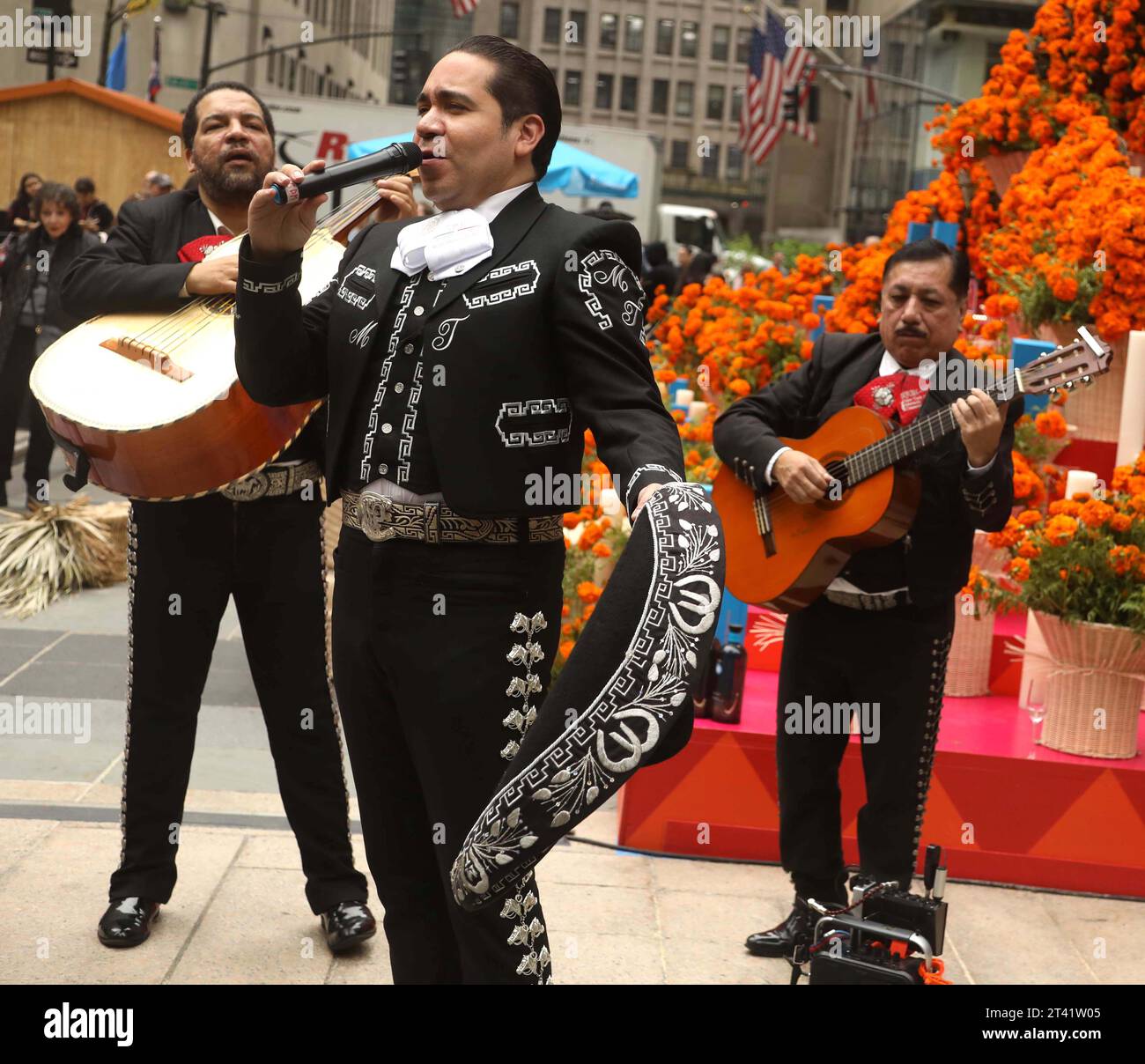 New York, New York, USA. 27th Oct, 2023. Performers seen at Mexico Week DIa de Muertos (Day of