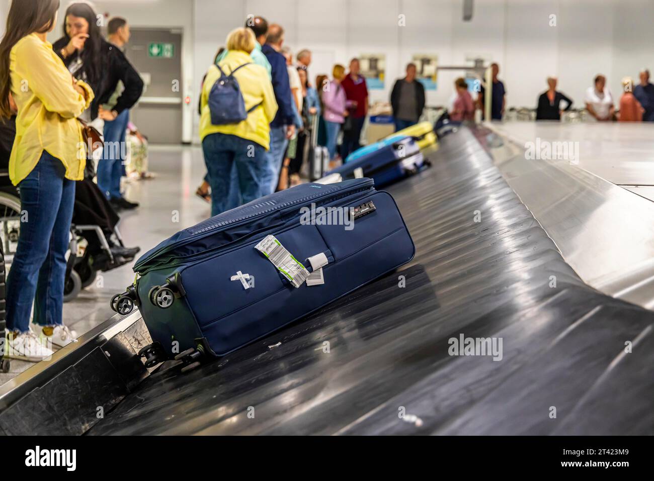 Baggage carousel at the airport, baggage claim, travellers waiting for their suitcase, Stuttgart, Baden-Wuerttemberg, Germany Stock Photo