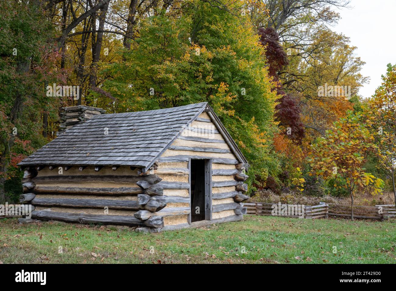 Valley Forge, PA USA 27th, Oct. 2023 - Beautiful fall weather in Valley Forge National Park in the mid-Atlantic region of the United States with fall colors peaking. Cabins where the Continental Army slept in the winter of 1776. Credit: Don Mennig / Alamy News Stock Photo