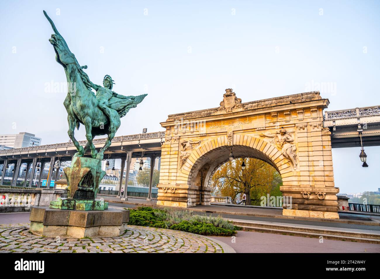 Statue France Reborn, French: La France renaissante on Bir Hakeim