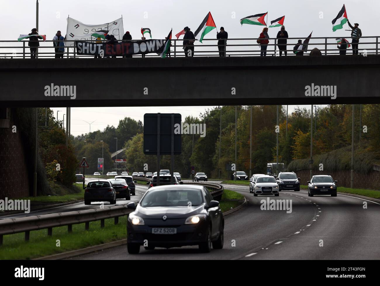 Leicester, Leicestershire, UK. 28th October 2023. Protesters stand on a road bridge during a pro-Palestinian demonstration and banner drop near to the base of UAV Tactical Systems. UAV Tactical Systems is an Israeli-French company manufacturing drones sold to the British army, Israel and international arms markets. Credit Darren Staples/Alamy Live News. Stock Photo