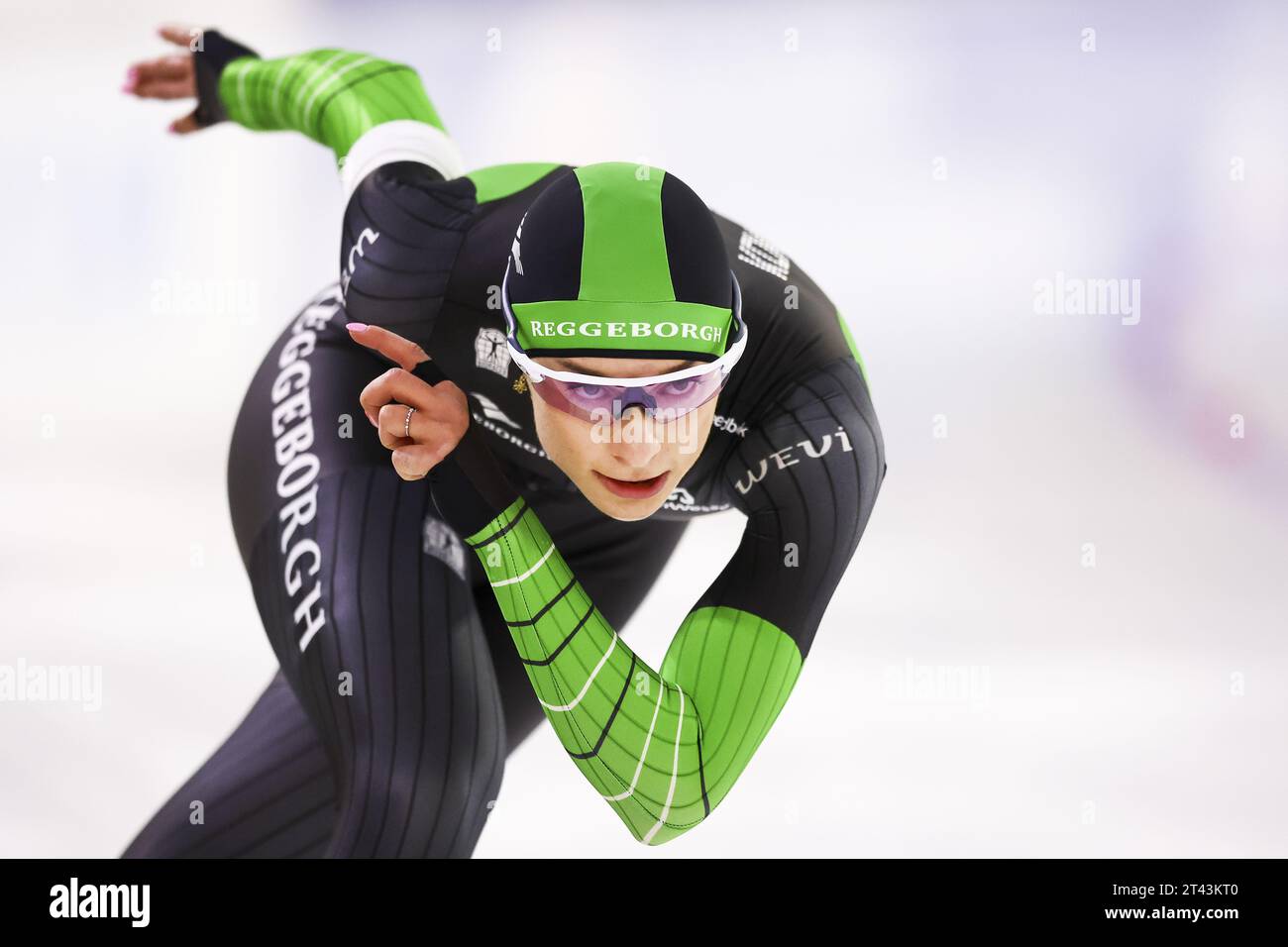 HEERENVEEN - Femke Kok during the first 500m women in the Thialf ice stadium. The long track season starts with this three-day qualifying tournament for the World Cup. ANP VINCENT JANNINK Stock Photo