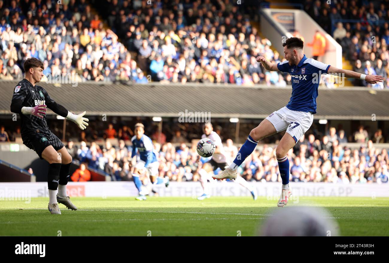 Ipswich Town's George Hirst attempts a shot on goal against Plymouth Argyle goalkeeper Michael Cooper during the Sky Bet Championship match at Portman Road, Ipswich. Picture date: Saturday October 28, 2023. Stock Photo