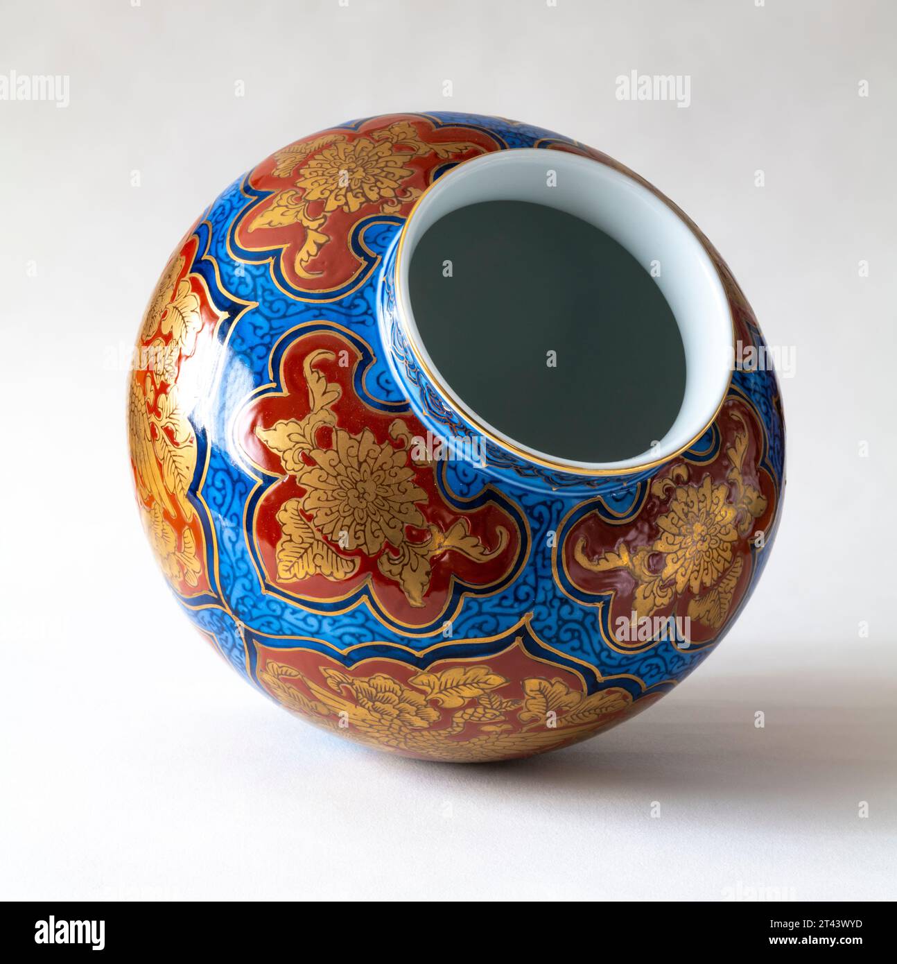 Imari ware vase Stock Photo Alamy