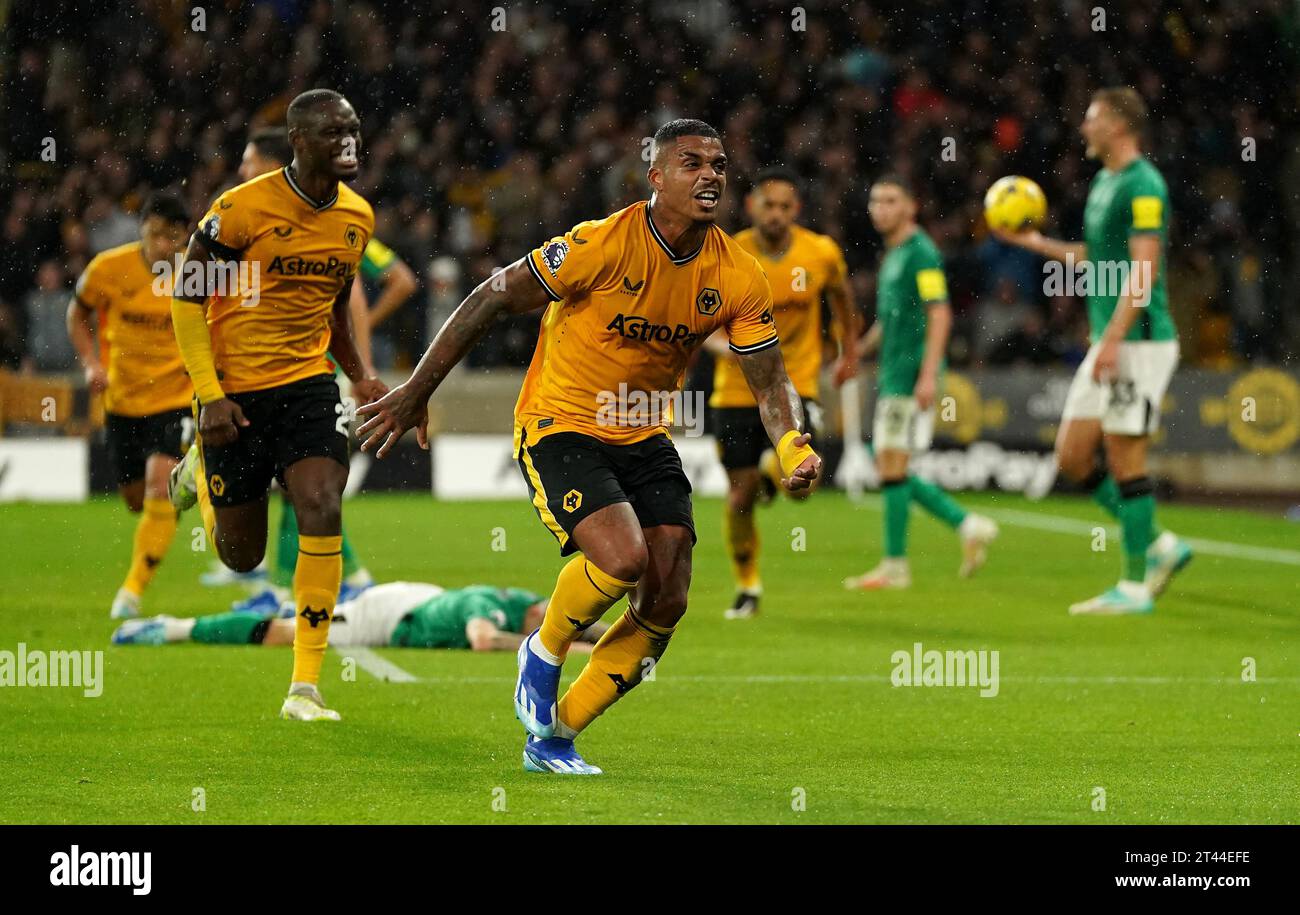 Wolverhampton Wanderers' Mario Lemina celebrates scoring their side's ...