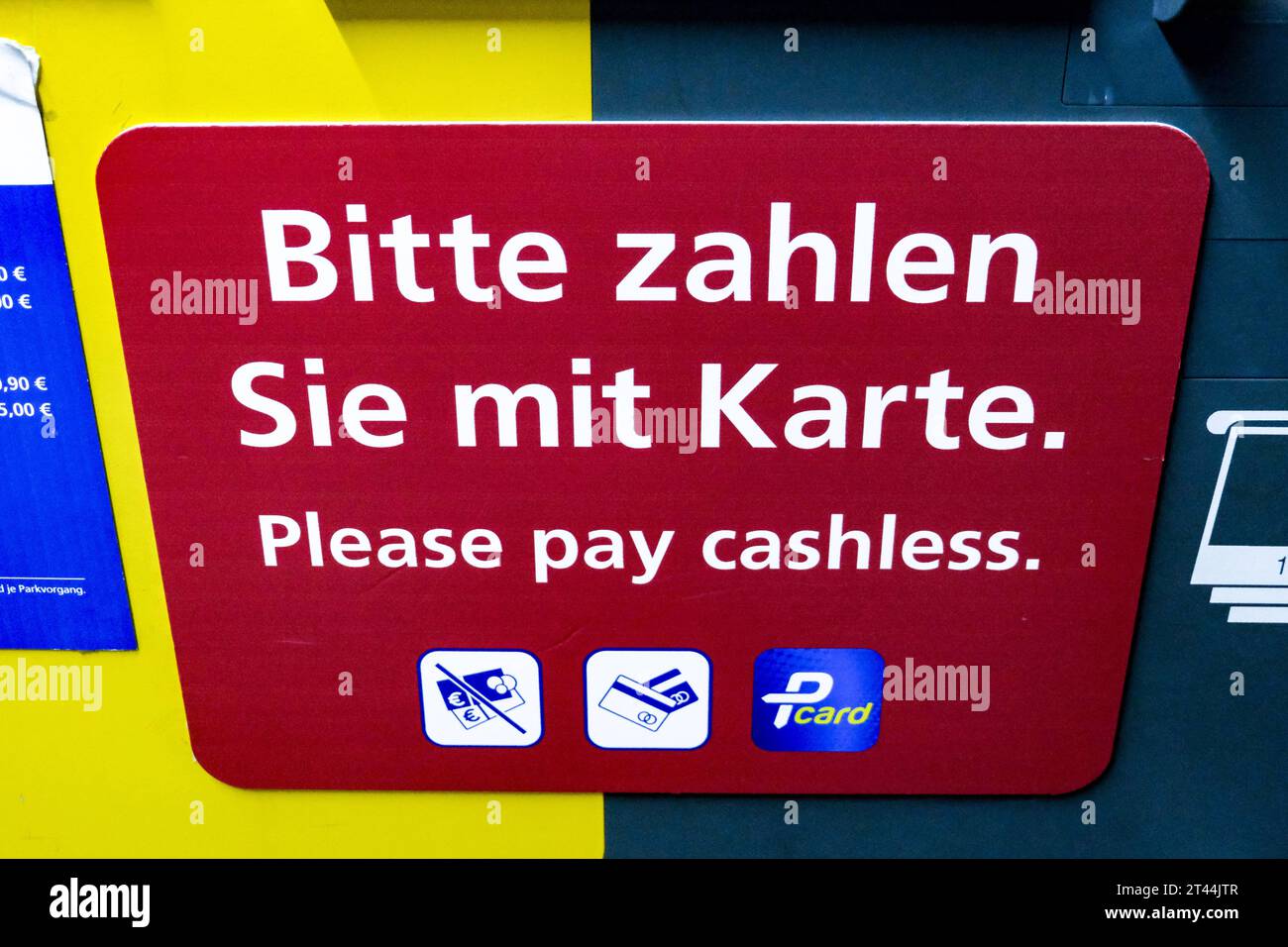 Düsseldorf 28.10.2023 Bargeldlos Kontaktlos zahlen Kreditkarte