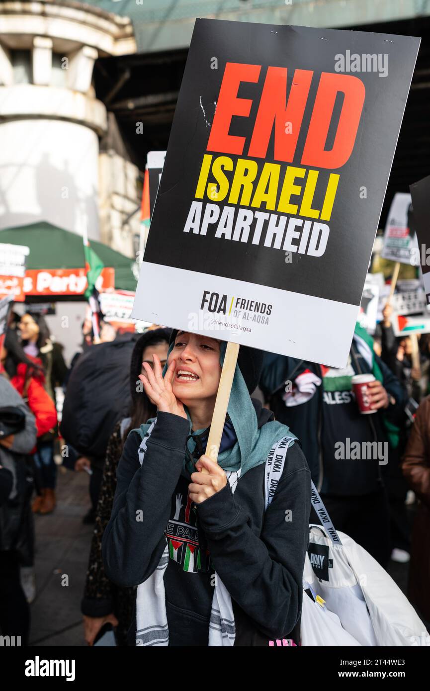 London, UK. 28 October 2023. Thousends march in support of Palestine