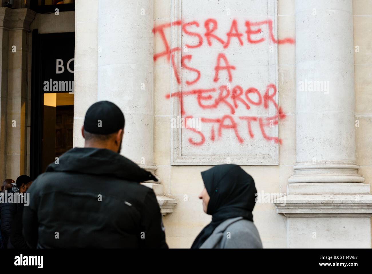 London, UK. 28 October 2023. Thousends march in support of Palestine