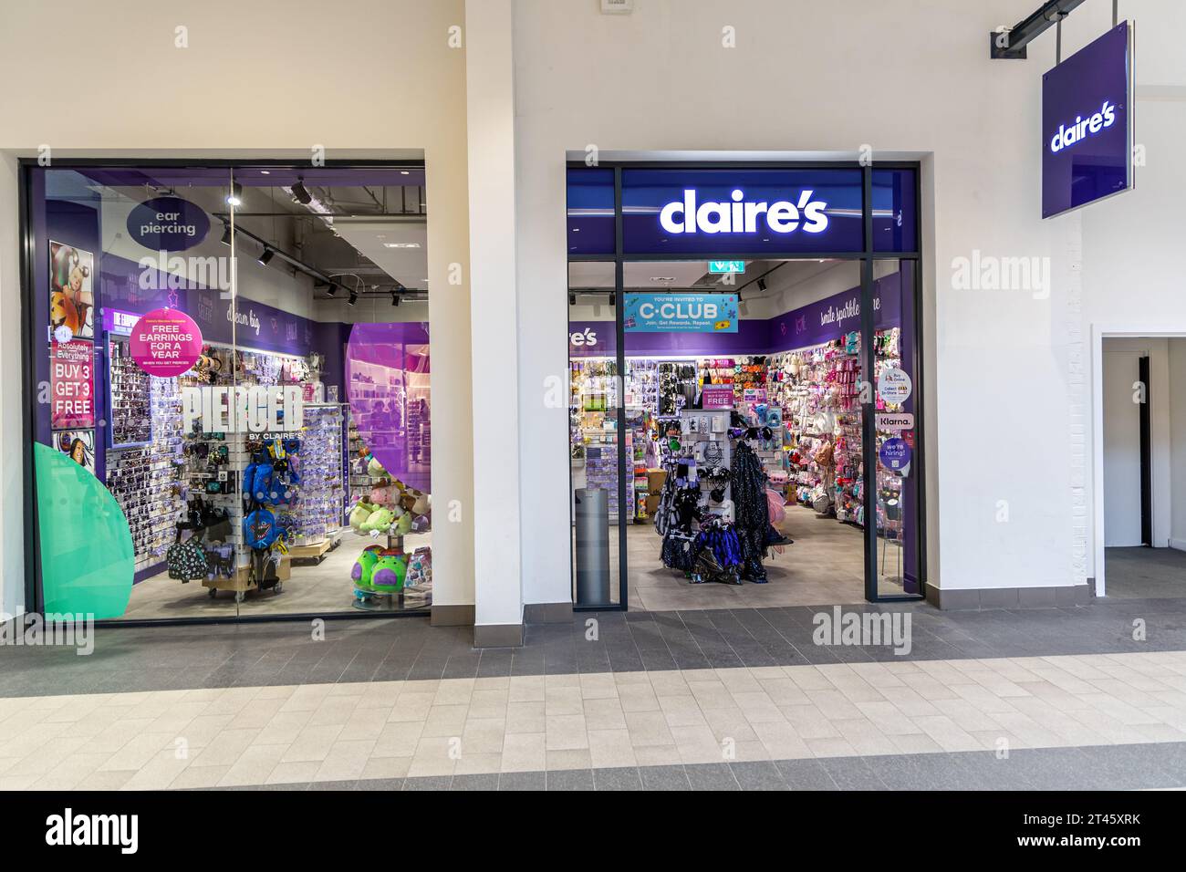 Swindon, UK - October 27, 2023: Claire's store at a shopping mall in Swindon Designer Outlet Chain retailer offering jewelry and fashion accessories Stock Photo