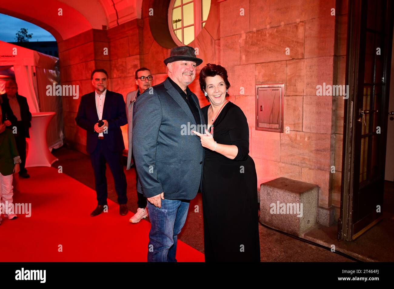 Rolf Stahlhofen und Michaela Gornickel bei der 15. Hope Gala 2023 im Schauspielhaus. Dresden, 28.10.2023 Stock Photo